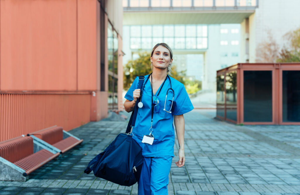 best travel nursing agencies for canadian nurses